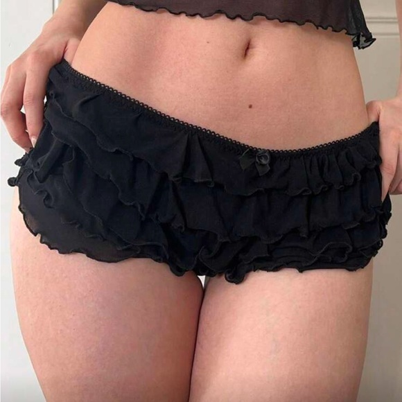 Black Ruffled Mini Shorts M - Picture 1 of 3
